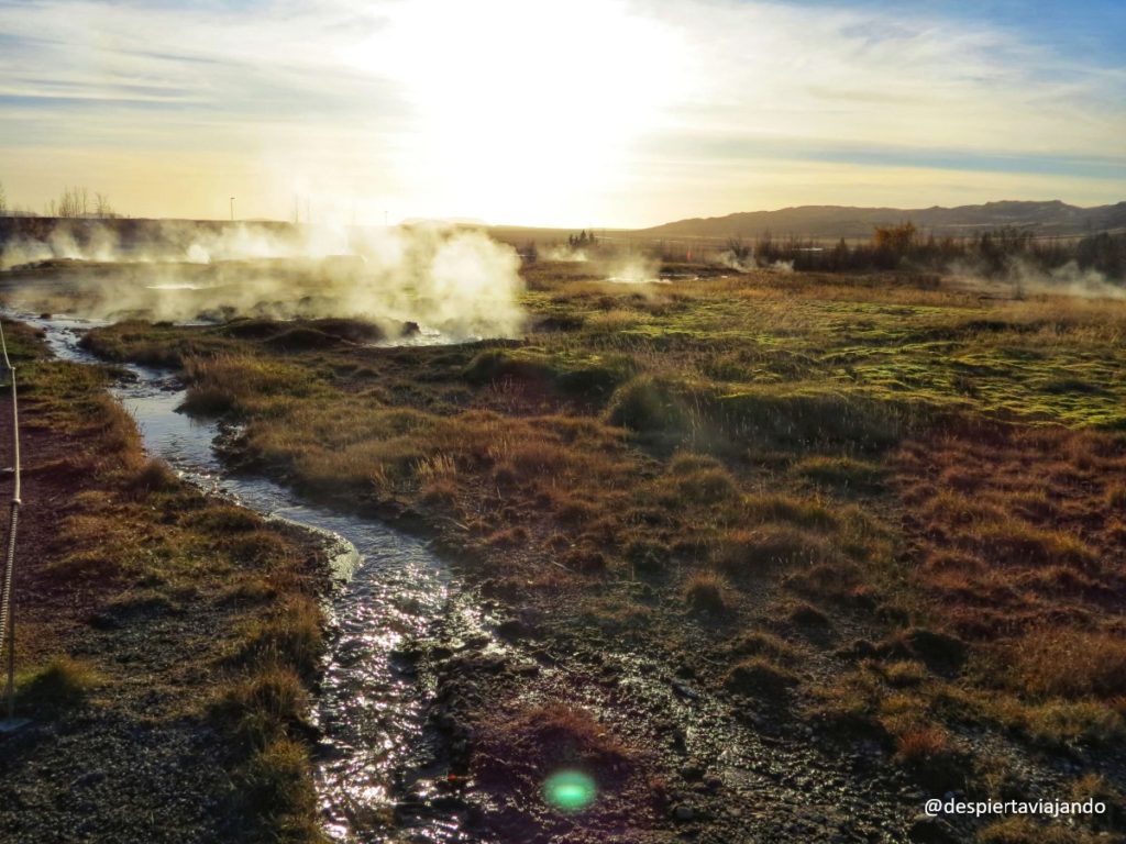 Ríos de agua en el Círculo Dorado Islandia