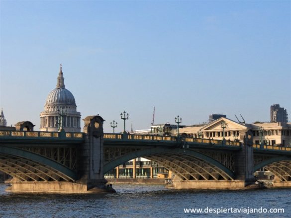 St. Paul's desde el Puente de Londres, sobre el Támesis - Despierta Viajando