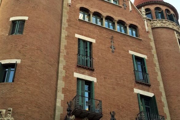 Casa Les Punxes Barcelona Modernista